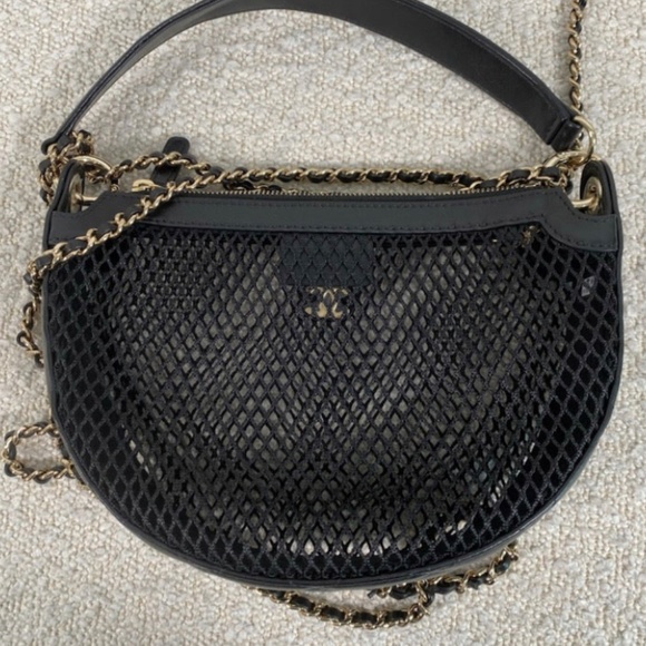 Authentic Chanel Mesh, Shiny Lambskin & Gold-Tone Metal Black Clutch On Chain - Picture 3 of 11